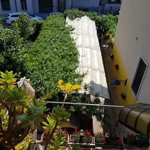 Dora Baltea Monolocale Primo Piano Mansarda Secondo Piano Maison d'hôtes